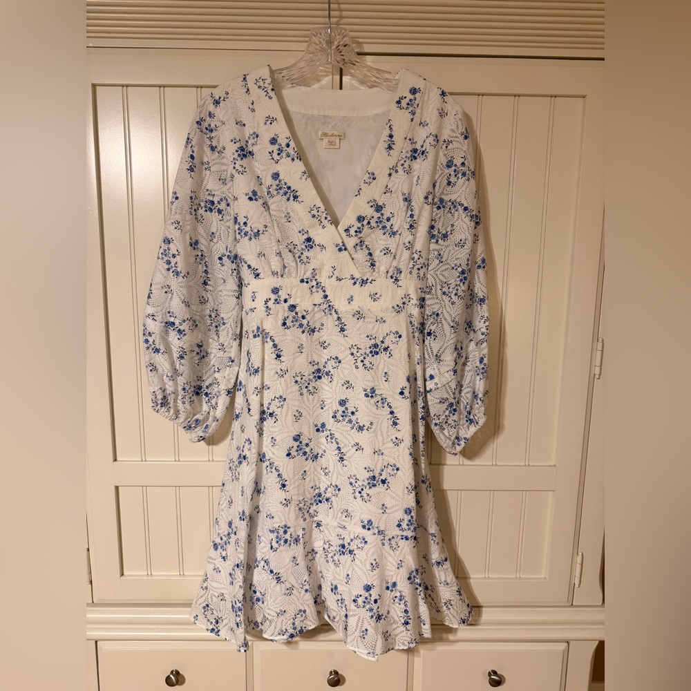 Shoshanna White Dress with Blue Floral Print — V-Neck Long Sleeve Mini size 8